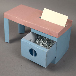 Kostenlose Bastelbogen und Origami zum Ausdrucken - Schreibtisch mit Schublade - Aufbewahrung auf dem Schreibtisch | Brother Creative Center