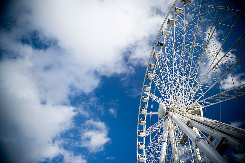 Riesenrad in der Stadt