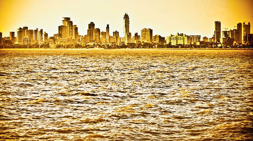 Cielo y río de Bombay