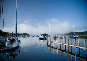 Jour ensoleillé sur les lacs