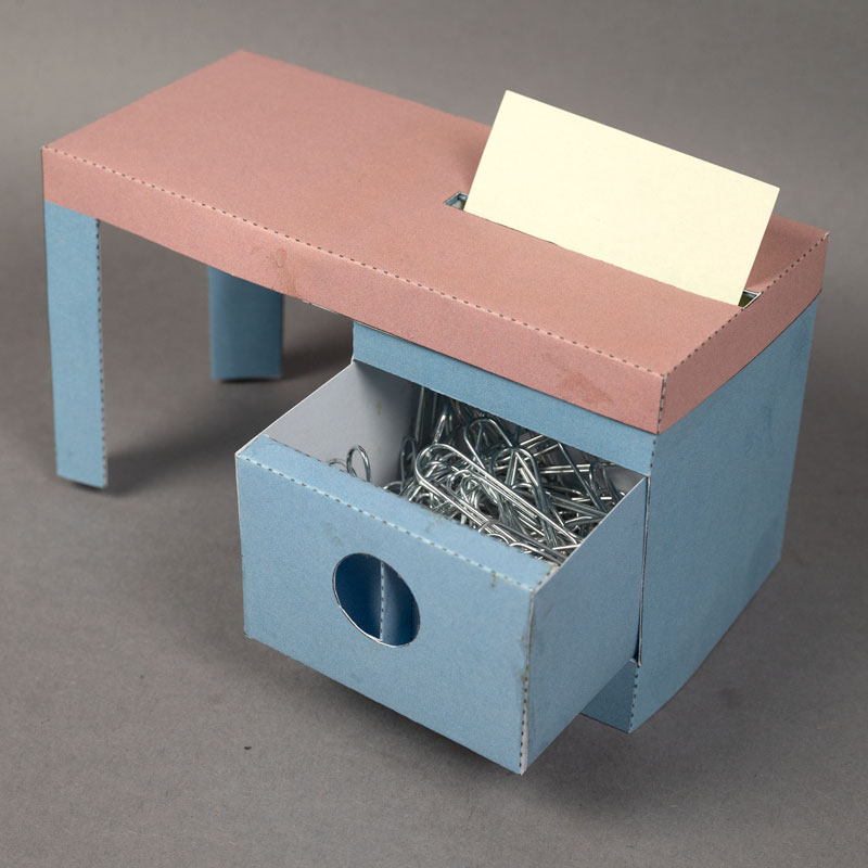 Arte em papel e origami imprimíveis grátis - Secretária com gaveta - Arrumação de secretária | Brother Creative Center