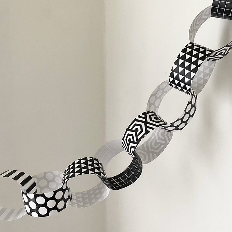 printable-party-decoration-for-free-black-white-birthday-paper-chain