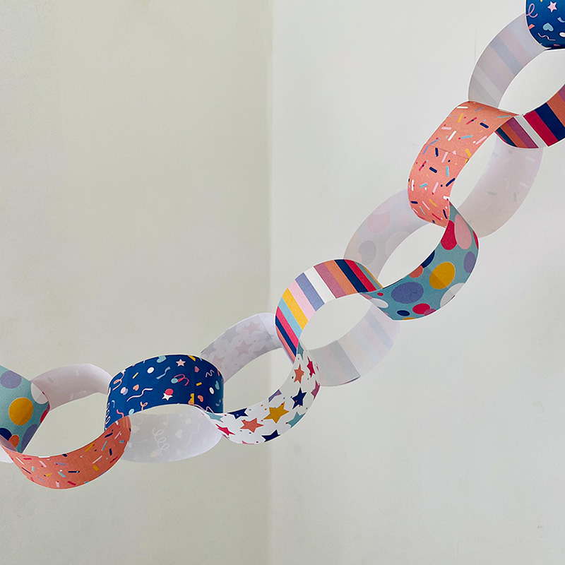 Dekoracje na przyjęcia do druku za darmo - łańcuchy z papieru na urodziny z kolorowymi wzorami | Brother Creative Centers