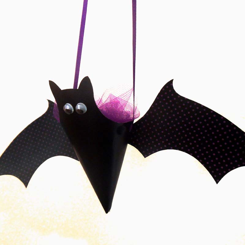 Halloween Kegel hängende Fledermaus